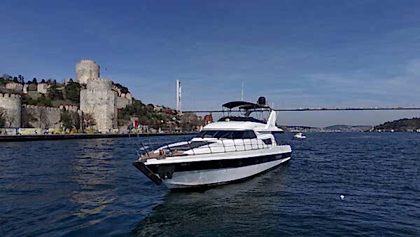 Luxury yacht Cruise to The Ciragan Palace Kempinski Hotel Istanbul
